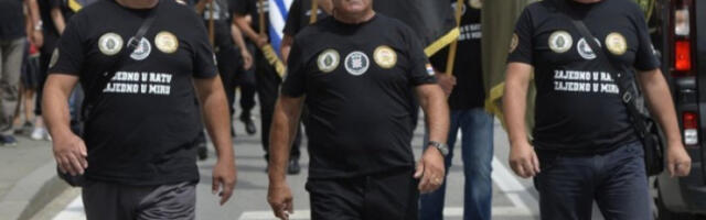 SKANDAL U SPLITU! Na adventu pevaju ustaške pesme svi u glas - SNIMAK OD KOGA PODILAZI JEZA1 (VIDEO)