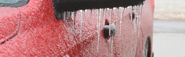 Kako bezbedno otključati automobil kada je brava zaleđena: Šta treba uraditi, a šta nikako ne smete