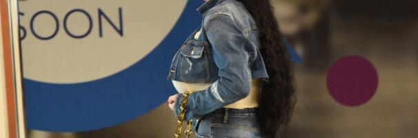 ZAŠTO NIKO NE SME DA KAŽE PRAVO IME NAŠE PEVAČICE?! U vezi je sa OPASNIM KRIMOSEM, a prošlost je OBRISALA zbog OVOGA!