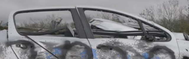 Rešite se stresa tako što ćete uništiti automobil tenkom ili oružjem (VIDEO)