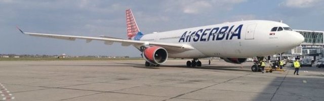 JOŠ SRPSKIH DRŽAVLJANA VRAĆA SE U SVOJU ZEMLJU! Avion Er Srbije poleteo za Bratislavu! (Video)