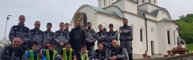 Grad nije briga za naše naselje. Udruženje Radne akcije Delijski vis na protestu sa komšijama 30. septembra.