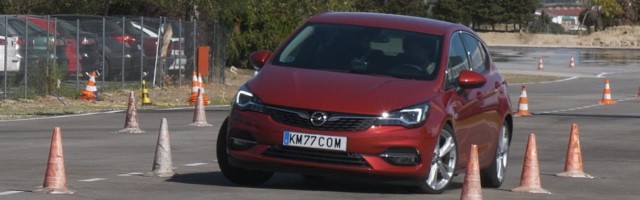 Opel Astra sasvim solidna na „testu severnog jelena“ (VIDEO)