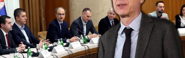 REKTOR ĐOKIĆ NIJE DOŠAO NA SASTANAK S PREMIJEROM MACUTOM, ALI SE POJAVIO NA BLOKADERSKOM SKUPU! Politički opredeljen, okrenuo leđa i akademskoj zajednici