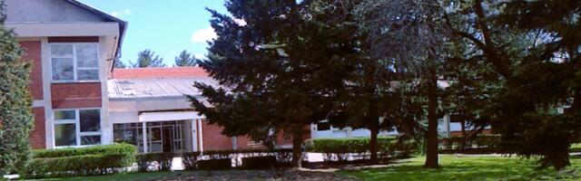 Roditelji tvrde da se obrušio malter sa plafona u školi kod Žitorađe, Uprava kaže da je otpao samo kreč