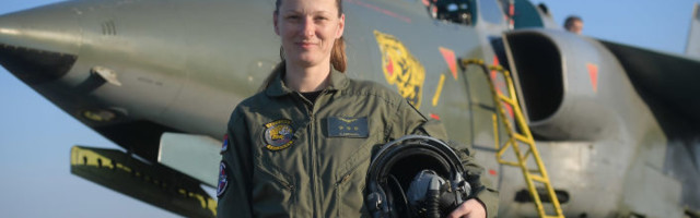 Војска Србије добила прву жену пилота јуришног борбеног авиона „Орао“