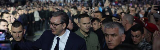 Narod spreman za istorijski skup- Vučić poručio: Za složnu Srbiju, mi smo jedna porodica!