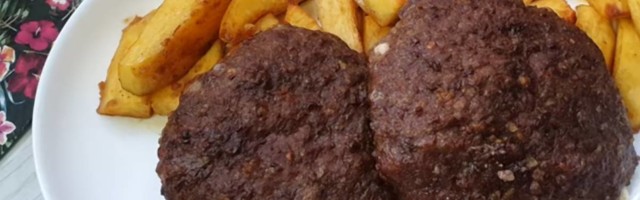 Recept za najbolje pljeskavice punjene sirom - nema im ravnih