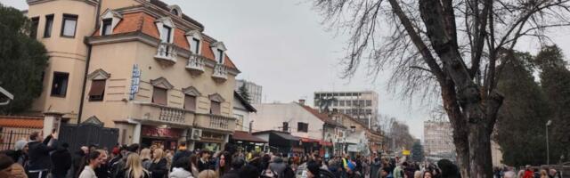 Profesori niškog „Sremca“ traže smenu direktorke jer su „žrtve odmazde zbog podrške studentima“