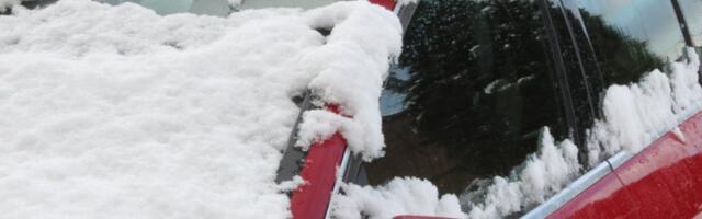 Kako da odledite zaleđena stakla na automobilu bez bez grebanja i pucanja