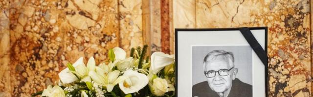 Održana komemoracija povodom smrti Dejana Đurovića: Bio je simbol šarma, odmerenosti i lepote govora