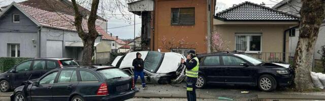 Teška nesreća rano jutros odnela mlad život! Mladić (29) poginuo u Kragujevcu, na licu mesta SMRSKANA VOZILA (FOTO)
