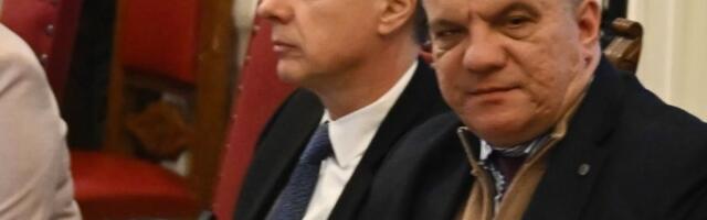 KAKAV BLAM! Rektor Đokić izjavljuje saučešće tek kad ga je ministar upitao da li je to uradio?  A juče bančio po proslavama! (VIDEO)