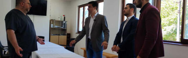 GRADONAČELNIK PAVLOVIĆ I DIREKTOR UKC NIŠ LAZAREVIĆ U DONJOJ STUDENI: Ambulanta za svako selo gde ima uslova (foto)