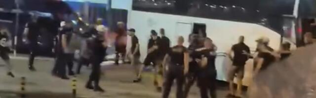 Haos u Novom Pazaru: Navijači se tukli sa policijom nakon utakmice Superlige! /VIDEO/