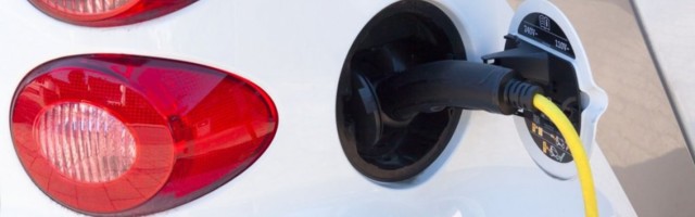 Skočila prodaja električnih i hibridnih vozila u Evropi, stručnjaci kažu – veštački