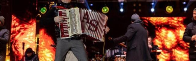 Aleksandar Sofronijević i orkestar nakon Kotora nastupili na Zlatiboru za doček Nove godine (VIDEO)