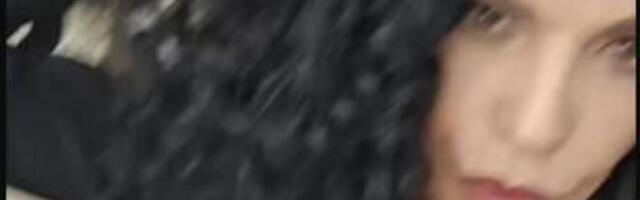 ZAVALILA SE U STOLICU, PA RASKOPČALA GORNJI DEO! Lilika pustila GRUDI da SEVAJU IZ BRUSA - prizor samo za VELIKE