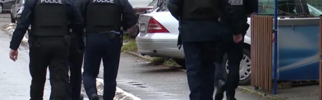 PUCNJAVA KOD PREŠEVA! Ispaljeni hici iz vozila u pokretu u drugi auto, policija traga za napadačima!