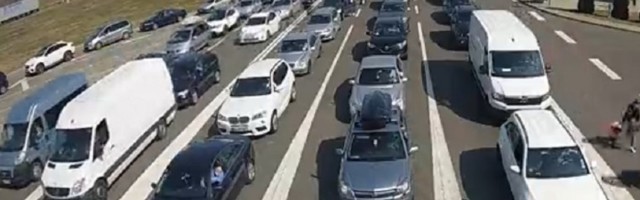 Gužve na granicama, stranci pohrlili na vakcinaciju