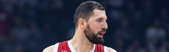 MIROTIĆ SE POMOLIO PRED ZVEZDU MERIDIANBET: Košarkaš viđen u crkvi sa fudbalerom crveno-belih (FOTO)