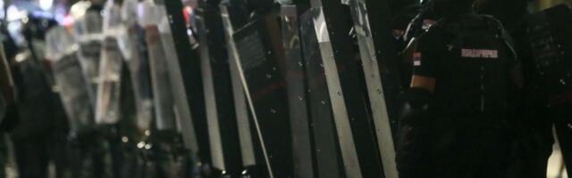 Policija intervenisala kod ETF, potisnula deo građana (VIDEO)