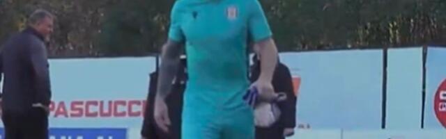 Fudbal ovo ne pamti! Golman u komšiluku poludeo posle 2 gola, bacio rukavice, skinuo dres i sve šokirao