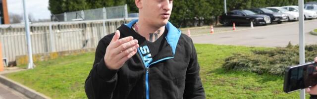 DESINGERICA TVRDI DA JE ISTETOVIRAO JAKOVA JOZINOVIĆA NA SVOJOJ ZADNJICI! Reper ponovo šokira: Pomenuo i Karleušu, ona počela da ga GREBE