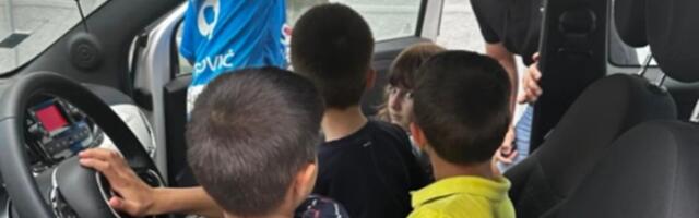 Policijski službenici Uprave za upravne poslove posetili mališane u Prihvatilištu za decu Zvezdara