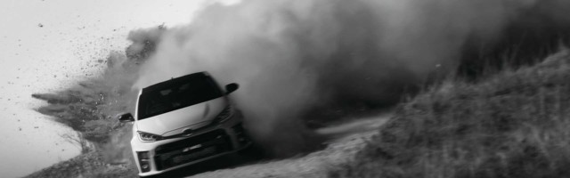 Toyota Supra protiv GR Yarisa na trkačkoj stazi (VIDEO)