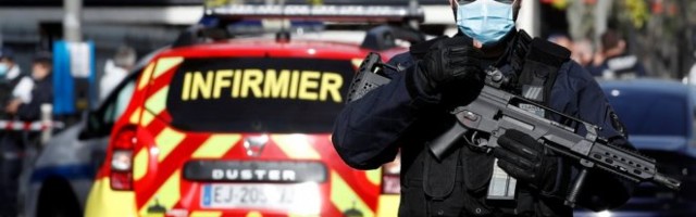 HOROR U FRANCUSKOJ! Upao u policijsku stanicu i nožem naneo OZBILJNE POVREDE policajki!