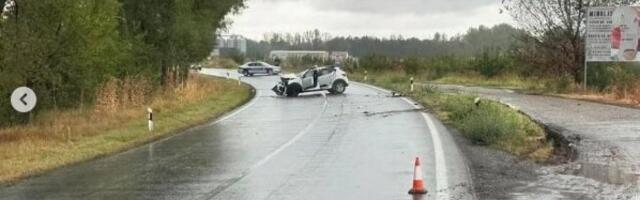 Žestok sudar u Žitištu: Jedno vozilo izgužvano, drugo sletelo u njivu!