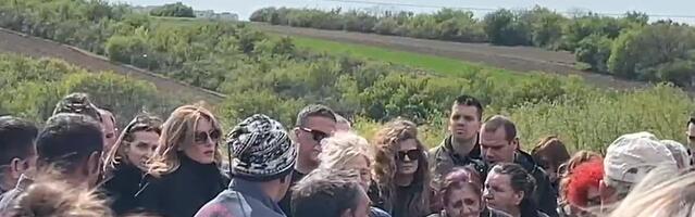 SAHRANJENA TATJANA SPALEVIĆ, Jovana Joksimović jedva smogla snage da održi govor pred svima: "Bila si moj iskren prijatelj!" (VIDEO)