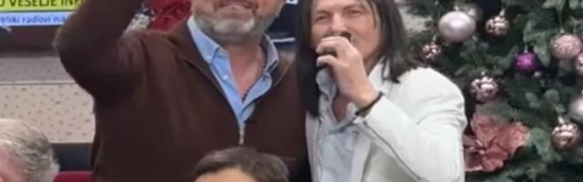 Lazović: Vlast se valja u blatu na proslavi Informera, privlači svoje radikalsko jezgro