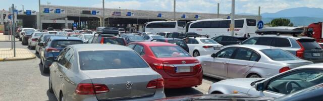 Drama na granici sa Grčkom: Devojčici pozlilo na Evzoniju, hitna se jedva probila kroz gužvu! Putnici zaglavljeni satima - napetost na ivici incidenta