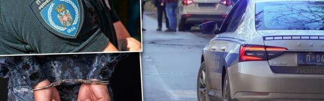 Deca dileri prodavali drogu po Pećincima: Evo šta je policija sve pronašla u njihovim štekovima (FOTO)