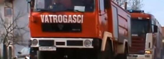ZAPALIO CIGARU DOK JE POPRAVLJAO KOLA, SVE PROGUTAO PLAMEN! Mladić zadobio stravične povrede, vatra zahvatila i kuću