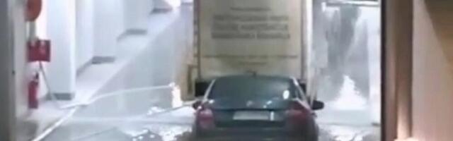 Kamion napravio haos u tržnom centru "Galerija"