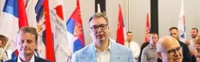 Vučić u Novom Sadu! Tu je i Vučević, zajedno poručili - Živela Srbija! (FOTO)