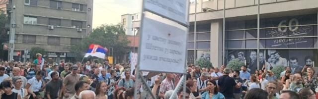 "Moraćete sve da nas uhapsite": Počeo protest ispred RTS (VIDEO, FOTO)