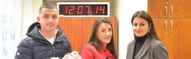 Nastavlja se akcija dodele paketa za bebe u Vlasotincu