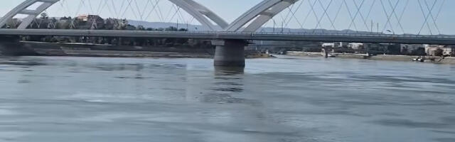 Profesor skočio u Dunav da spase devojku: Herojski čin u Novom Sadu na početku nove godine