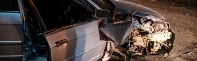 STRAŠAN UDES U SOPOTU! Auto se zakucao u banderu - dve osobe povređene (VIDEO)