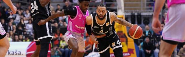 HAOS U ČAIRU! Skandalozan prekid u polufinalu, sudije napadnute!