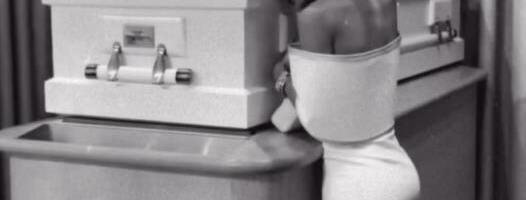 Influenserka objavila kako plače nad kovčegom ćerke (16), a kritike ne prestaju da pljušte zbog ponašanja