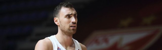 Veliki peh: Milutinov povređen napustio igru posle dva minuta