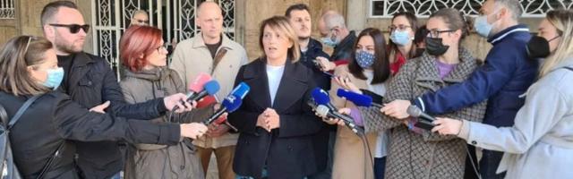 "Vlast se zadužuje i izvlači trećinu budžeta Beograda"