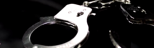 Ubica pobegao sa lisicama na rukama