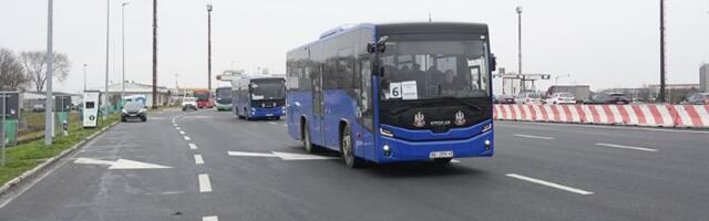 Počeo skup u Sremskoj Mitrovici, Vučić tvrdi da je došlo 1.800 autobusa