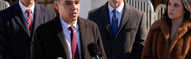 Члан Конгреса САД: Министарство скрива документе у вези са Епстином